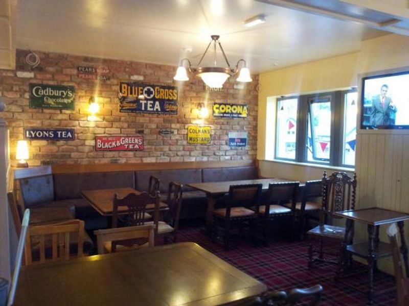 (Pub, Bar). Published on 01-08-2016