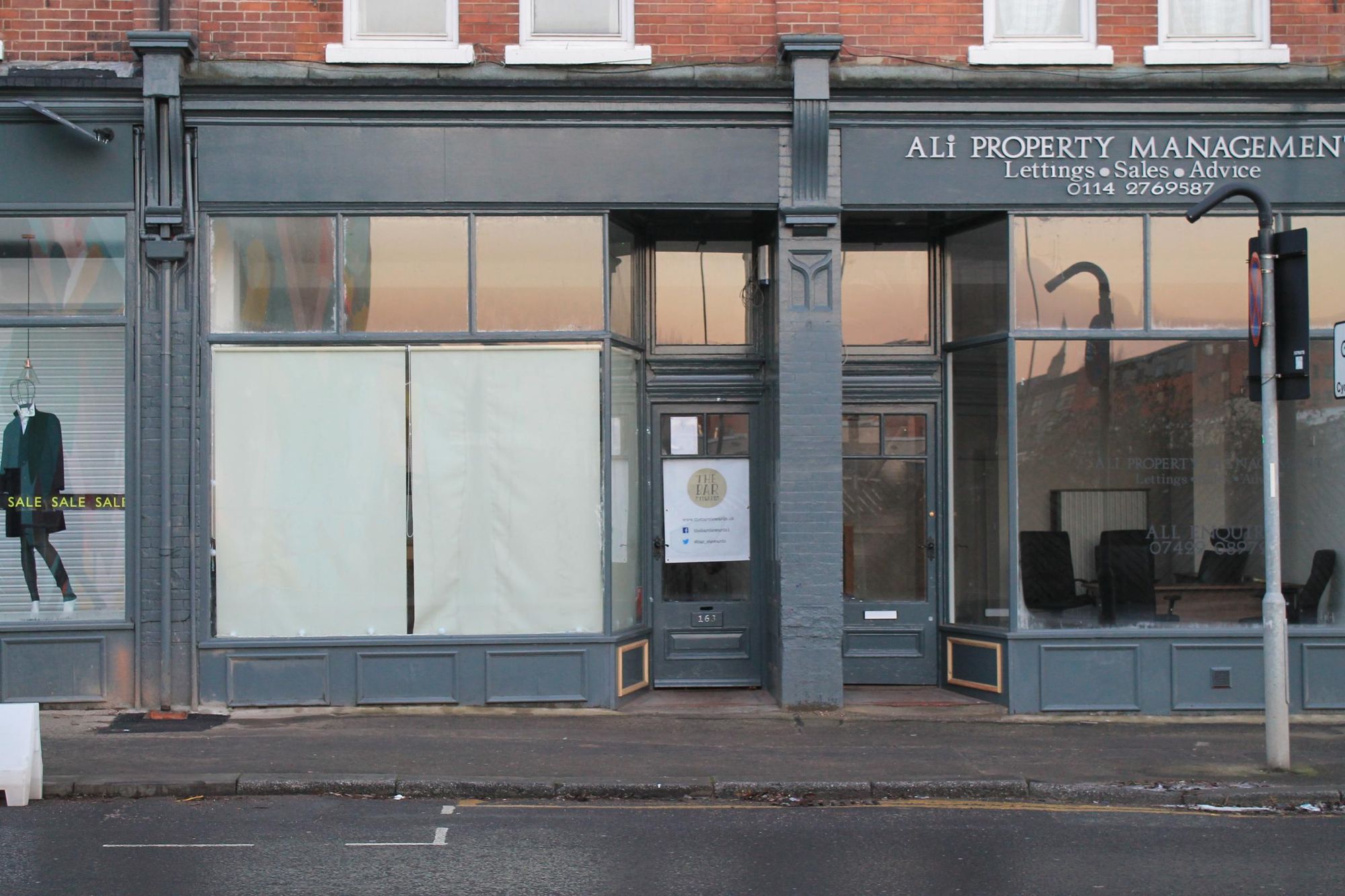 Before opening time!. (External). Published on 11-04-2017