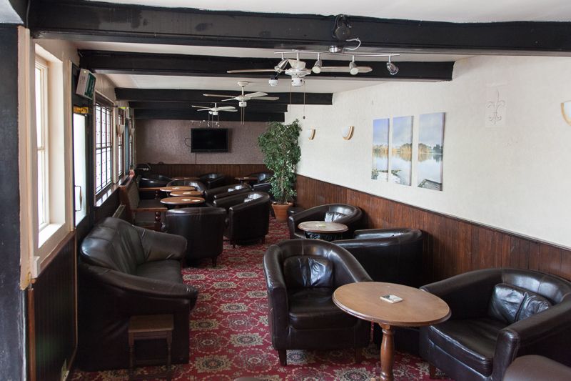 (Pub, Bar). Published on 08-08-2013