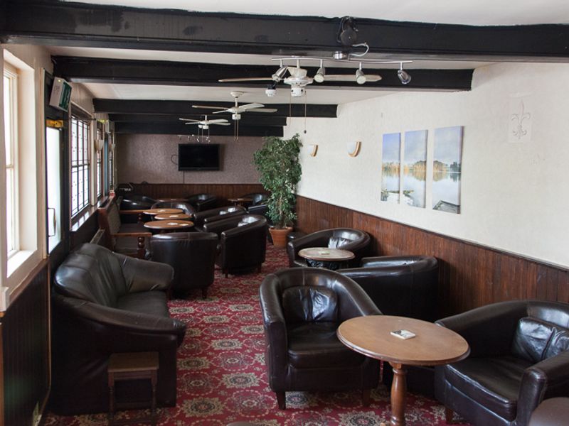 (Pub, Bar). Published on 08-08-2013