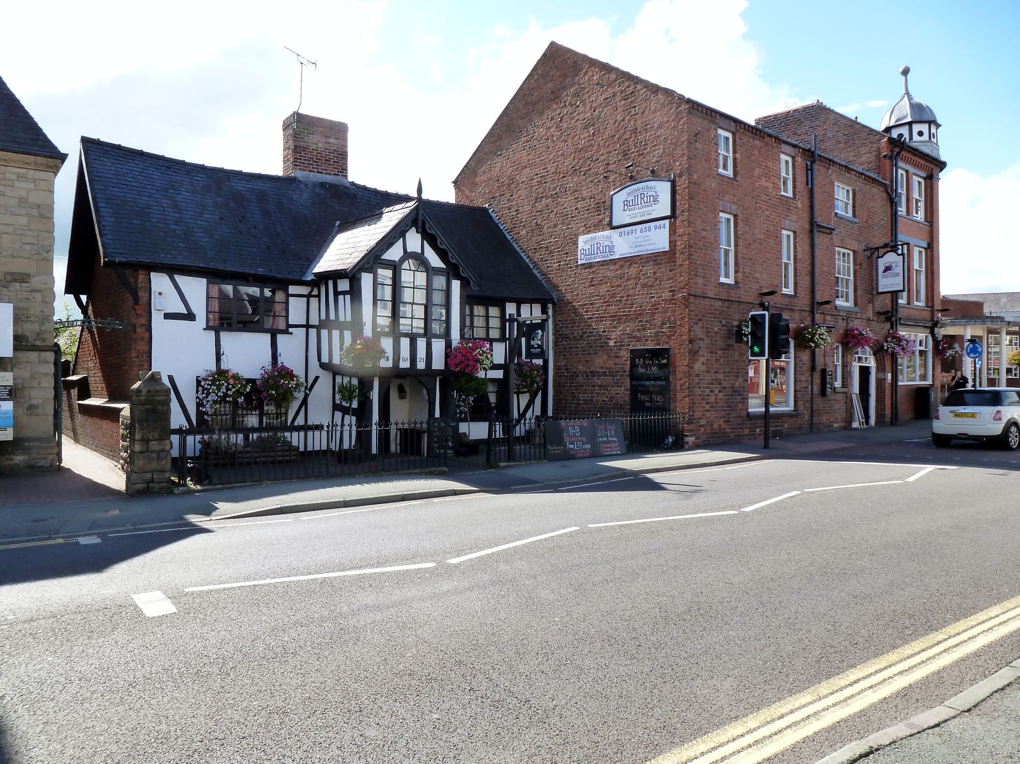 Smithfield Hotel & Bullring Bar, Oswestry. (Pub, External). Published on 27-09-2012