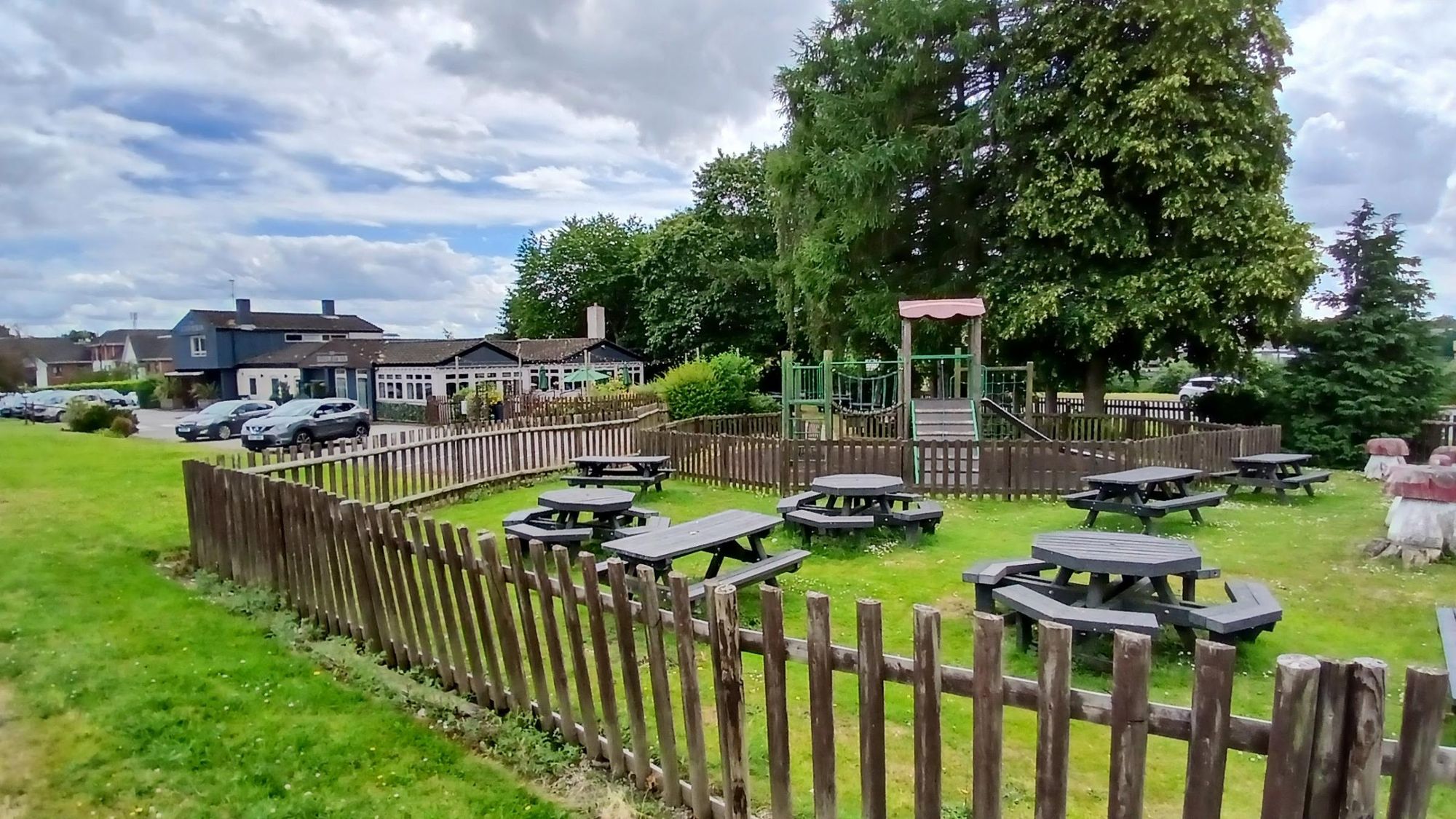 (Pub, Garden). Published on 08-07-2024