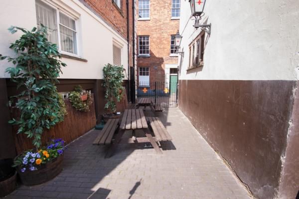 (Pub, Garden). Published on 22-04-2015
