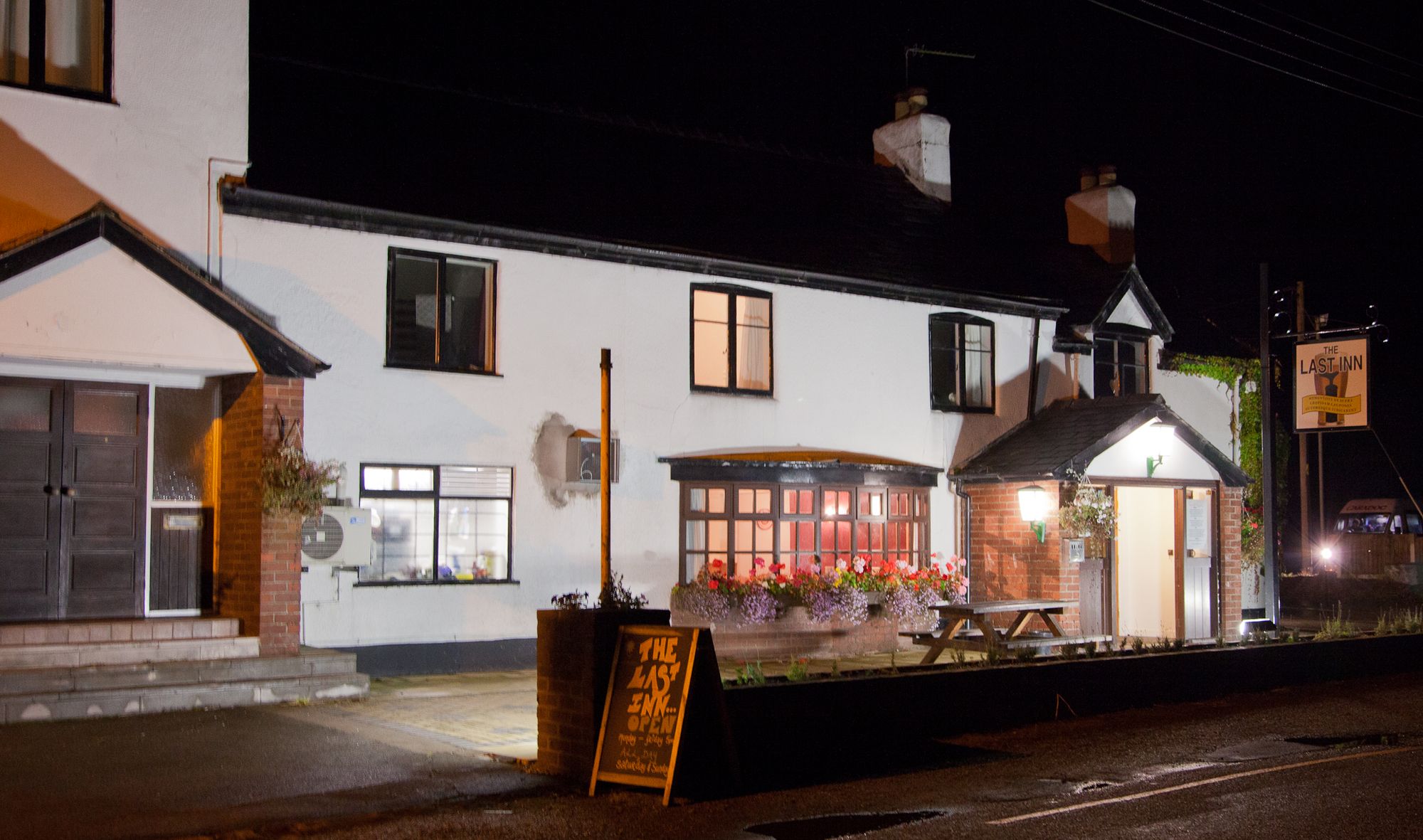 Last Inn, Hengoed. (Pub, External). Published on 27-09-2012