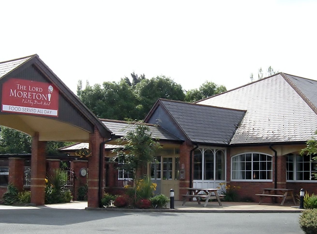 Lord Moreton Country Pub & Dining, Gledrid. (Pub, External). Published on 27-09-2012