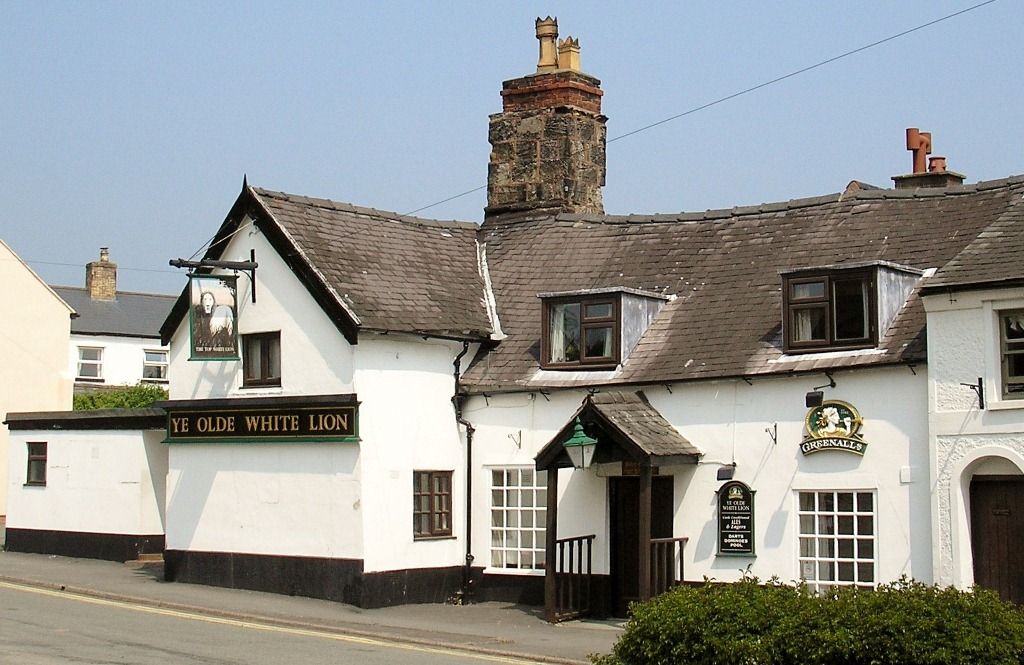 Olde White Lion Inn, Oswestry. (Pub, External). Published on 27-09-2012