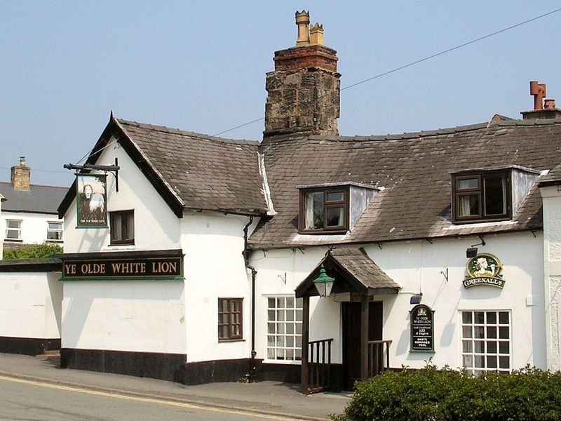 Olde White Lion Inn, Oswestry. (Pub, External). Published on 27-09-2012