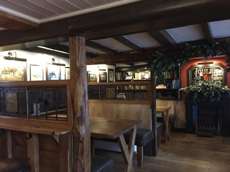 (Pub, Bar). Published on 10-12-2015 