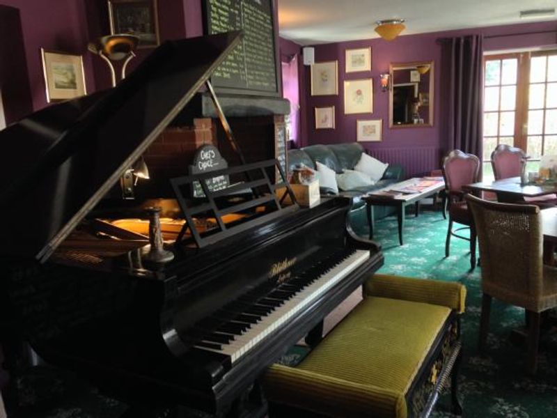 (Pub, Bar). Published on 21-05-2015