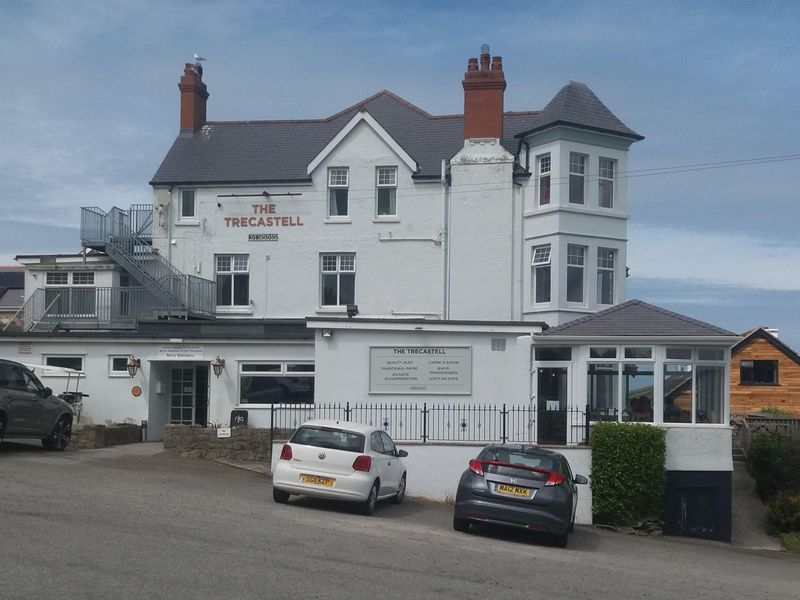 Trecastell Hotel (Photo: Norman Spalding 13/06/2022). (Pub, External). Published on 21-06-2022 