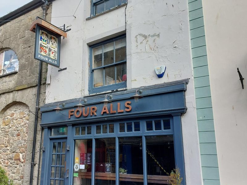 Four Alls, Caernafon (Photo: Quinten Taylor - 15/04/2024). (Pub, External, Key). Published on 13-06-2024 