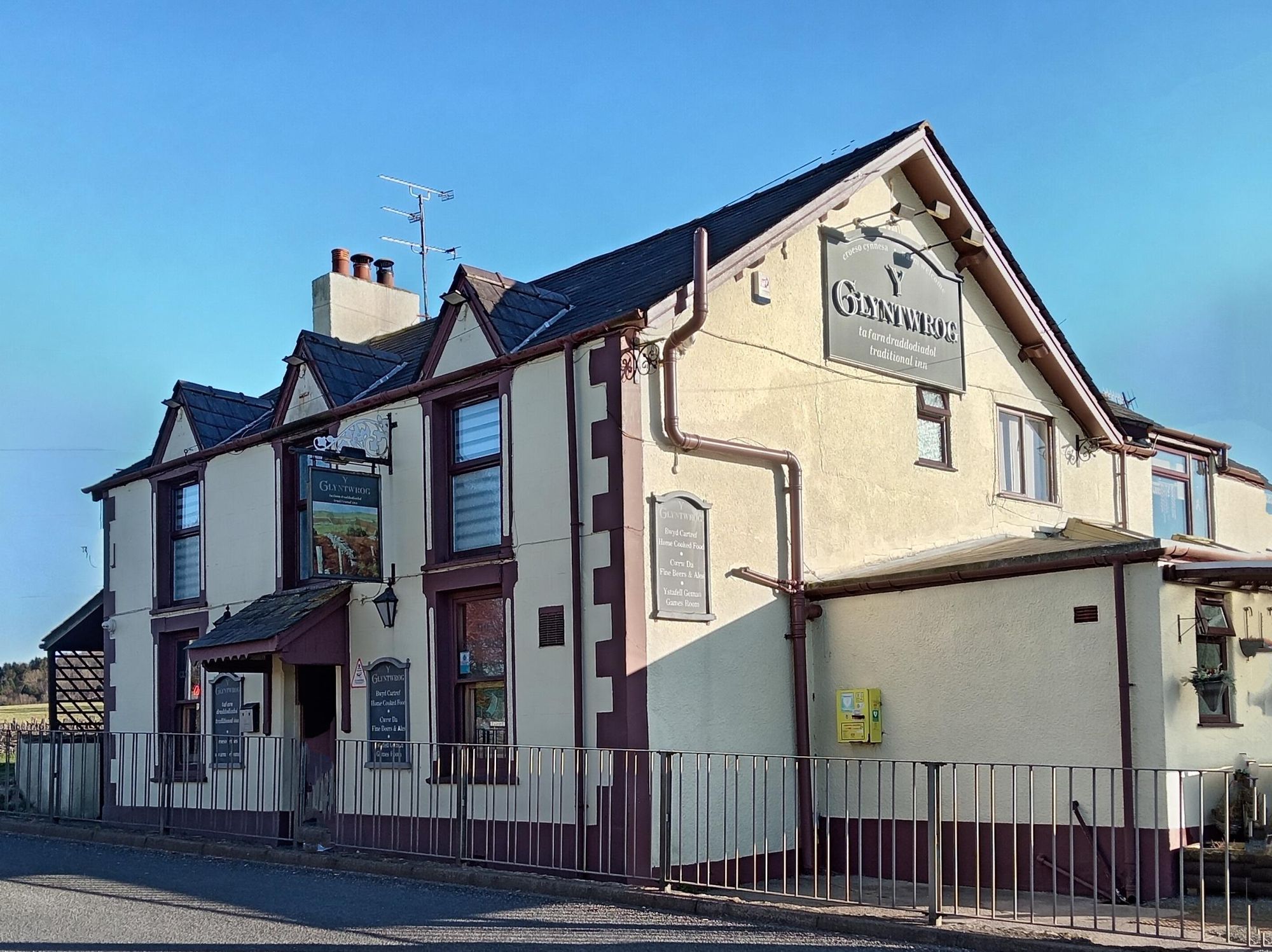 Glyntwrog, Llanrug (Photo: Will Larter 15/03/2025). (External, Key). Published on 31-03-2025