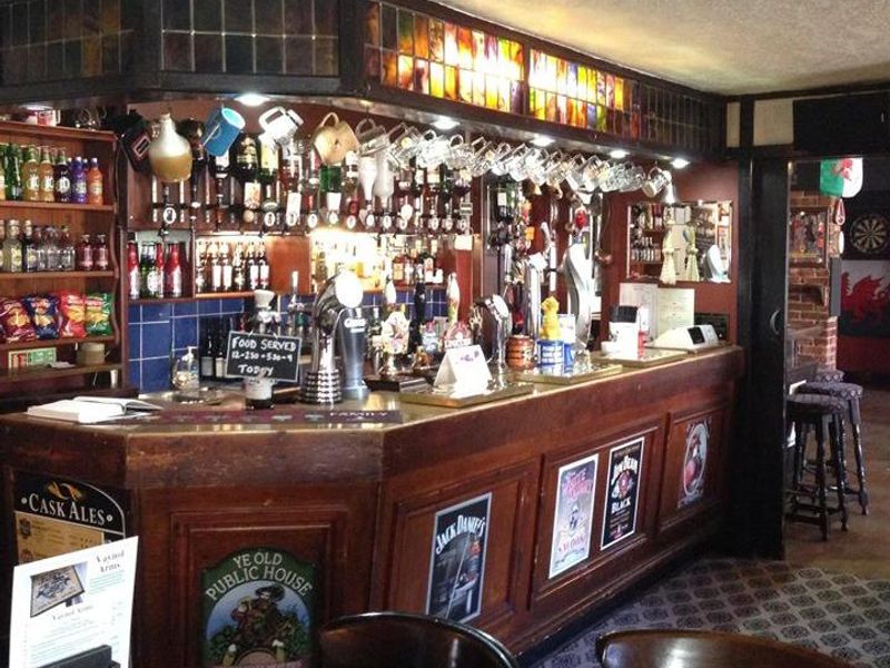 (Pub, Bar). Published on 16-04-2017