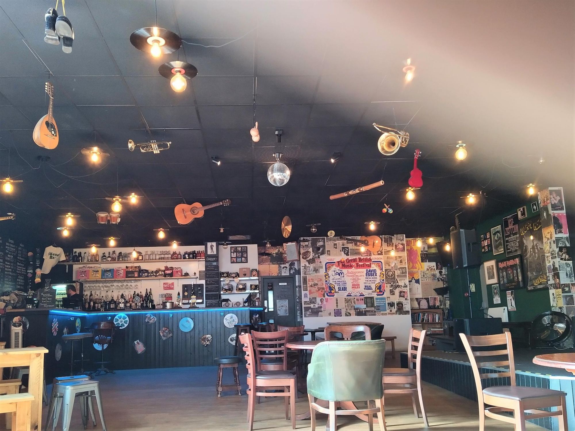 Inside October 2022. (Pub, Bar). Published on 06-10-2022