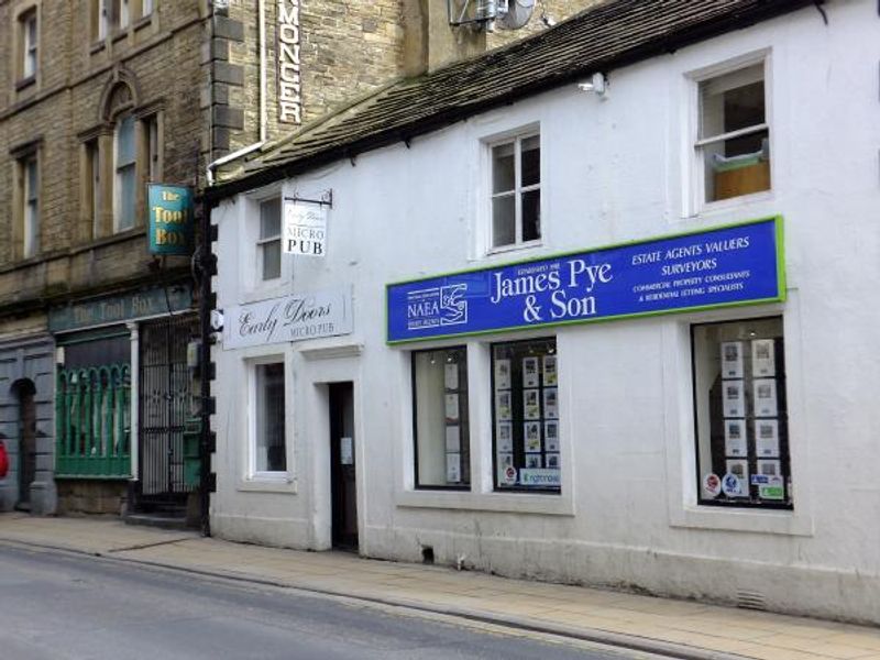Early Doors, Skipton, pre-2021 signage. Published on 26-04-2016