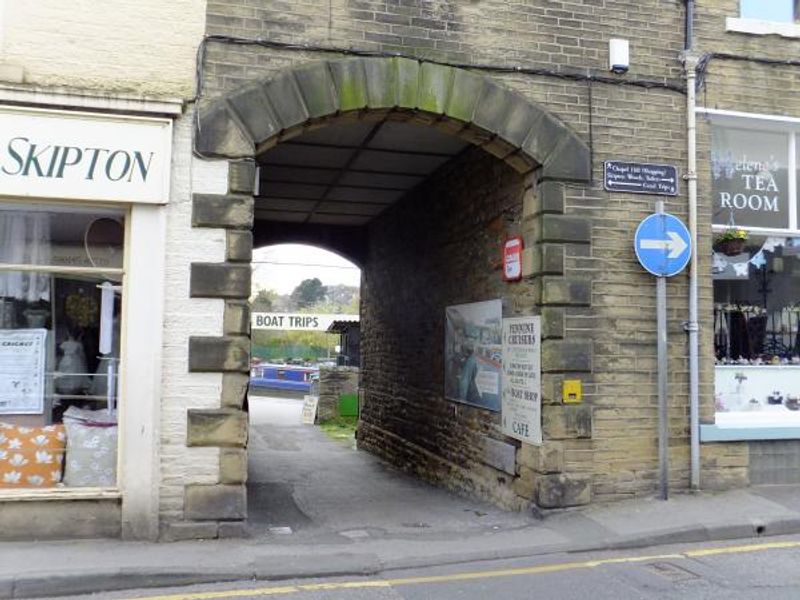 Access arch off Coach Street to the Boat House, Skipton. (External). Published on 26-04-2016
