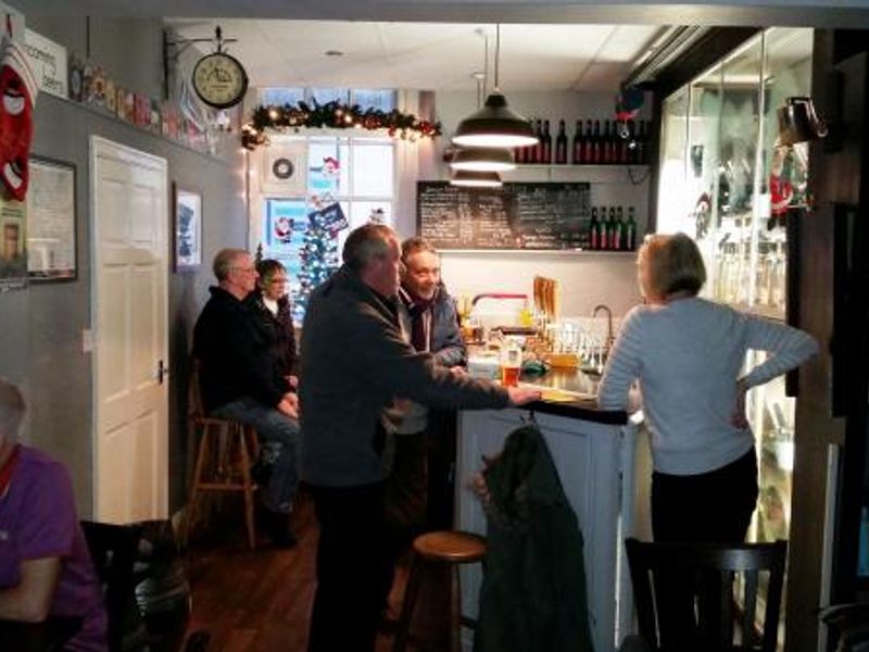 Before the 2022 extension and new signage. (Pub, Bar, Customers). Published on 15-01-2015