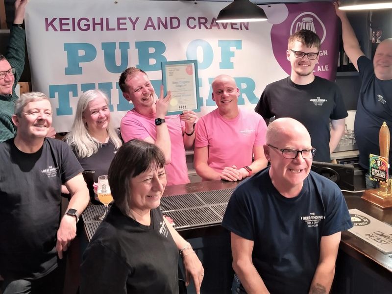 Owners and staff, Pub of the Year presentation, March 2023. (Pub, Bar, Award, Key). Published on 22-03-2023