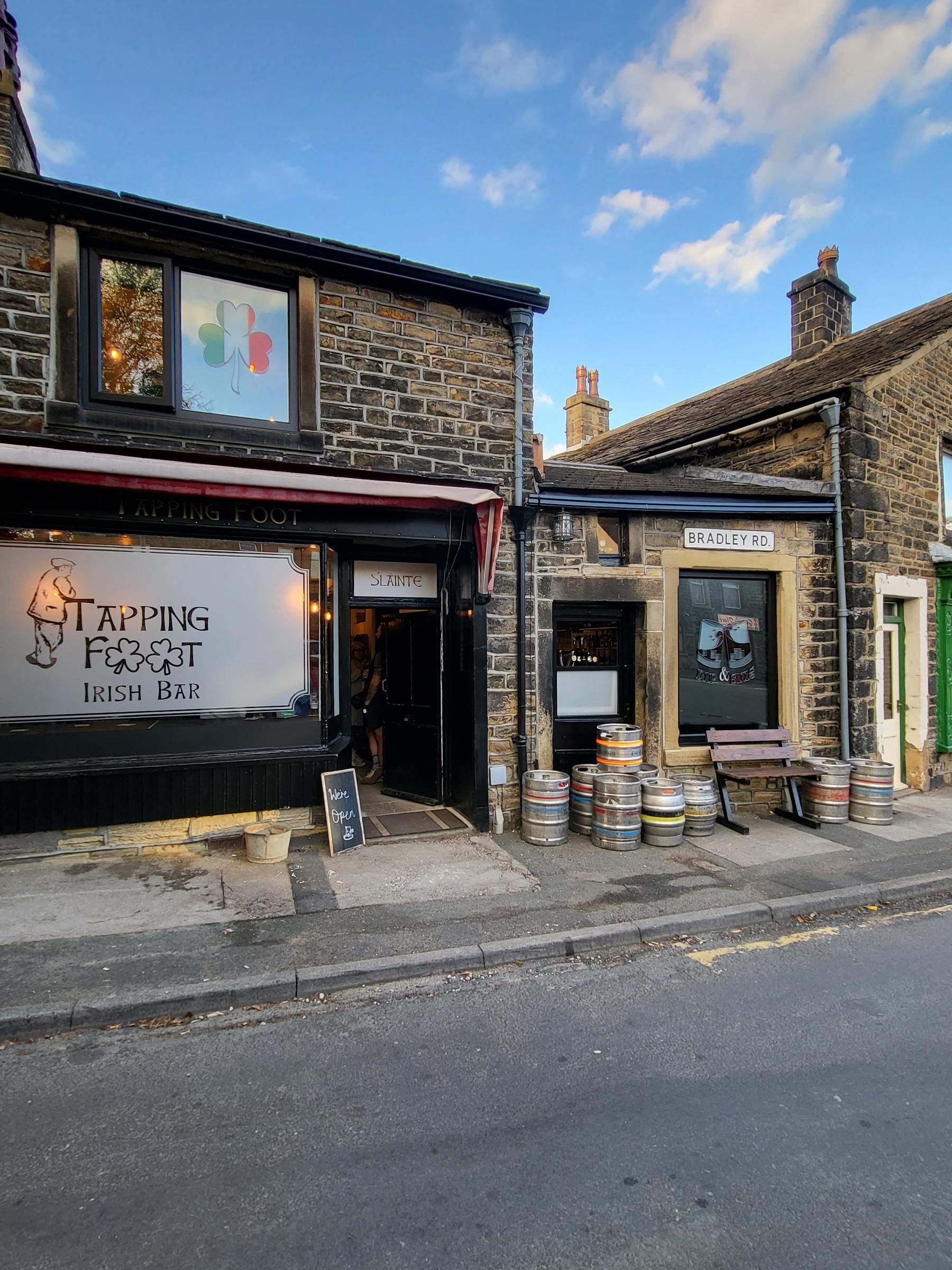 Tapping Foot 09/2023, shamrock window. (Pub, External, Key). Published on 23-09-2023