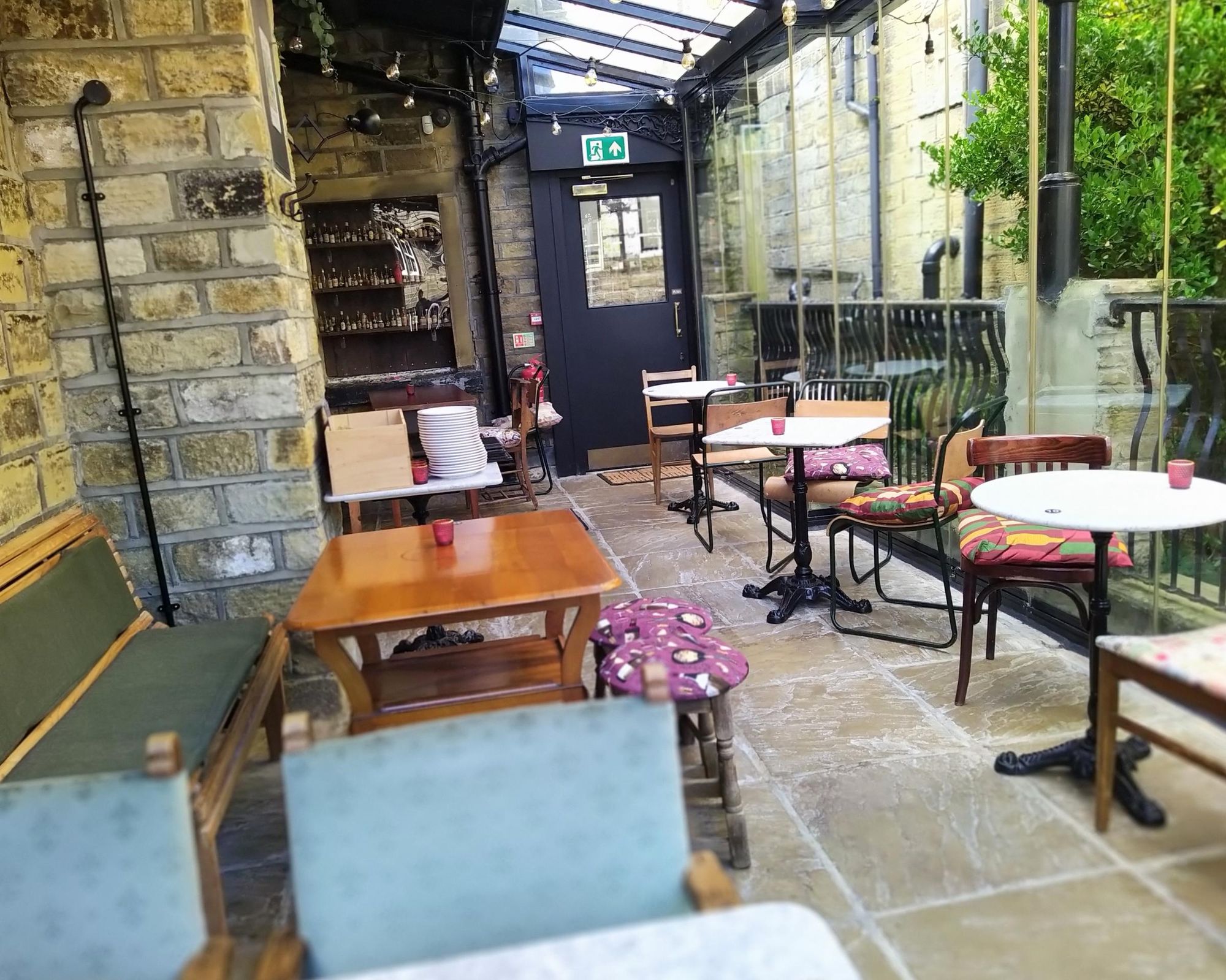Upstairs Conservatory . (Pub). Published on 02-10-2026