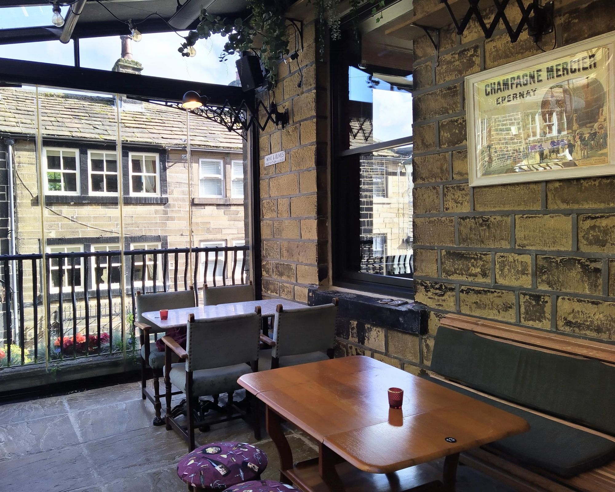 Upstairs Conservatory . (Pub). Published on 02-10-2026