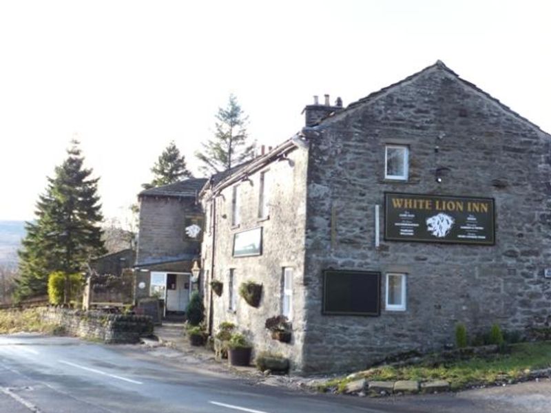White Lion, Cray, 2013. (Pub, External). Published on 28-01-2015