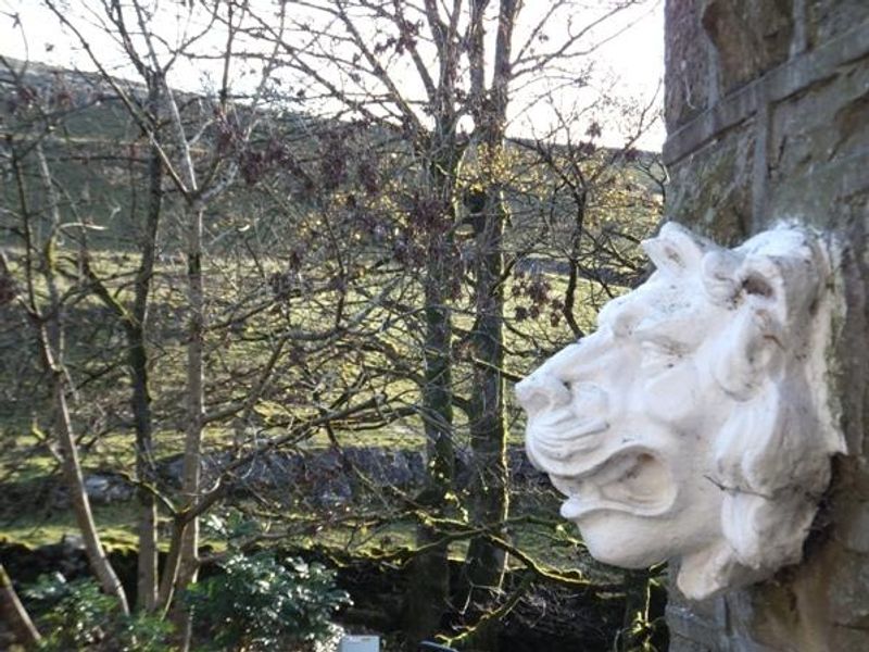 The White Lion, Cray. (Pub, External, Sign). Published on 28-01-2015