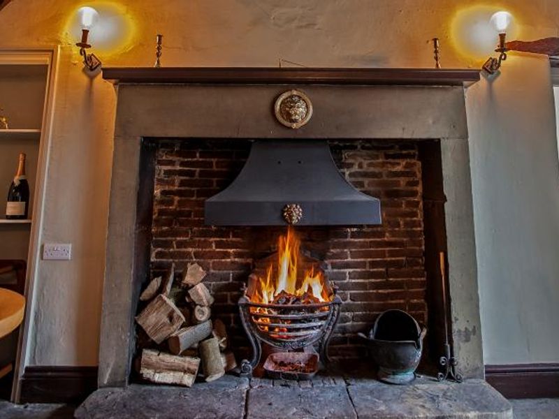 White Lion, Cray. A warm welcome.. (Pub, Bar). Published on 22-01-2016
