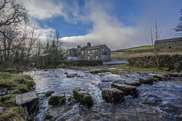White Lion, Cray from the stepping stones. (Pub, External). Published on 22-01-2016