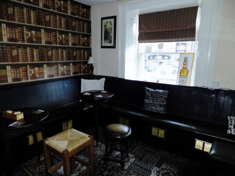 the snug, the Crown, Addingham. (Pub, Bar). Published on 21-10-2014