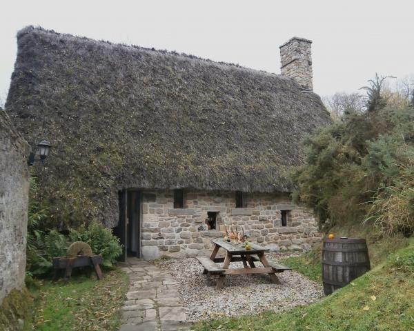 Cruck barn, Craven Arms, Appletreewick, 2015. (Pub, External). Published on 05-11-2015