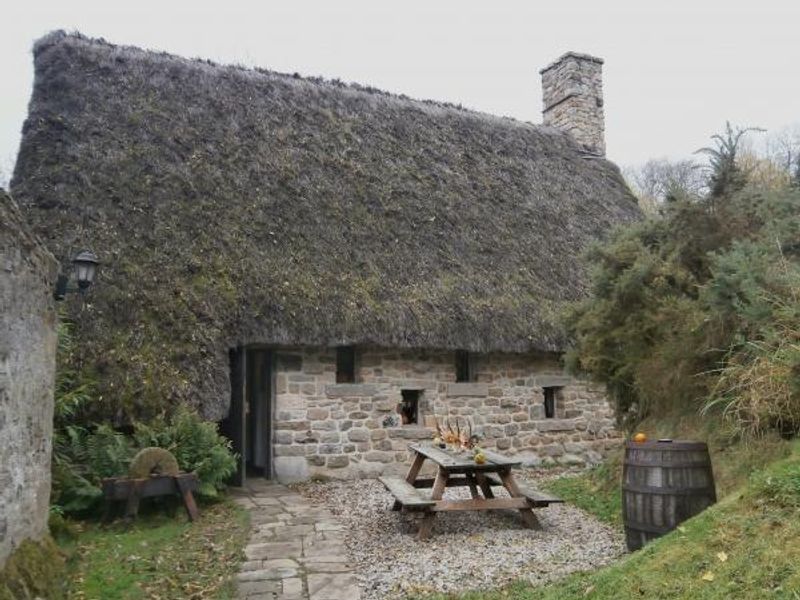 Cruck barn, Craven Arms, Appletreewick, 2015. (Pub, External). Published on 05-11-2015