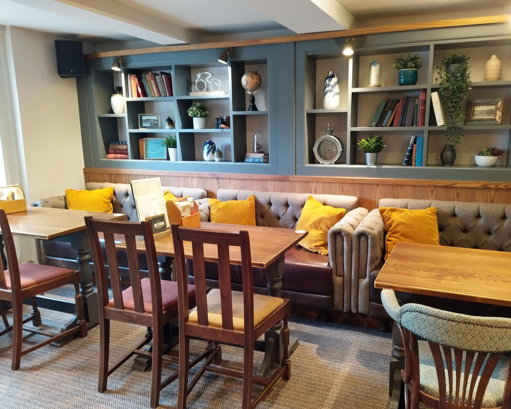 Front room October 2025. (Pub). Published on 28-10-2025