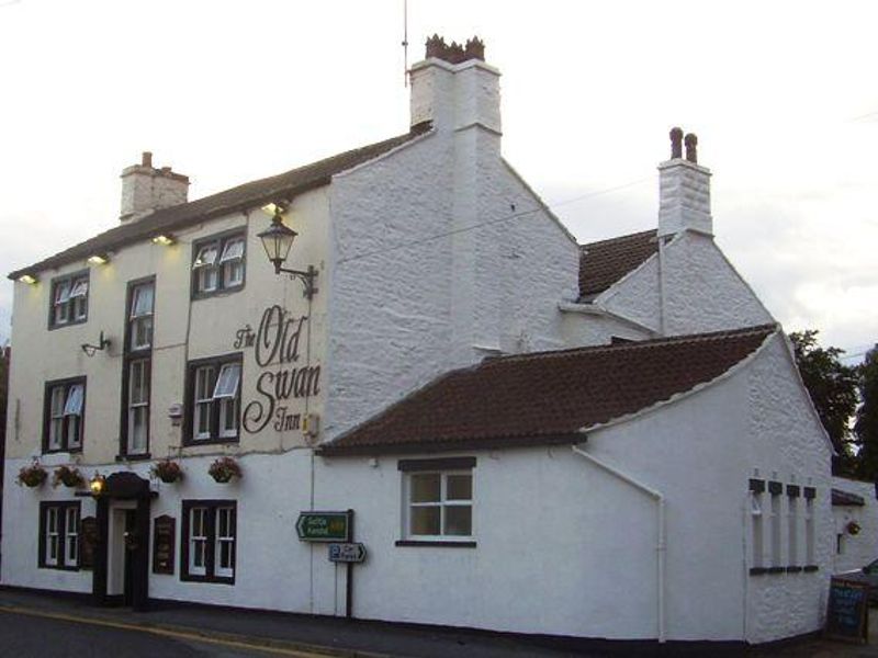 The Old Swan, Gargrave before the 2020 fire. (Pub, External). Published on 01-08-2014