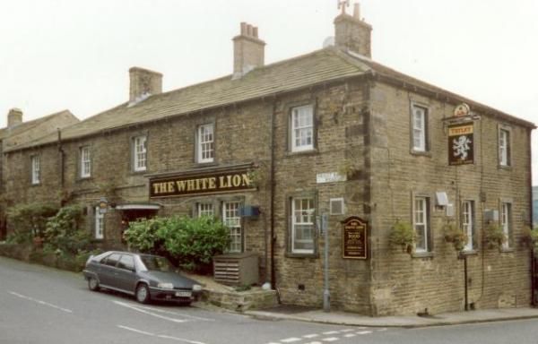 White Lion, Kildwick. (Pub, External). Published on 23-01-2015