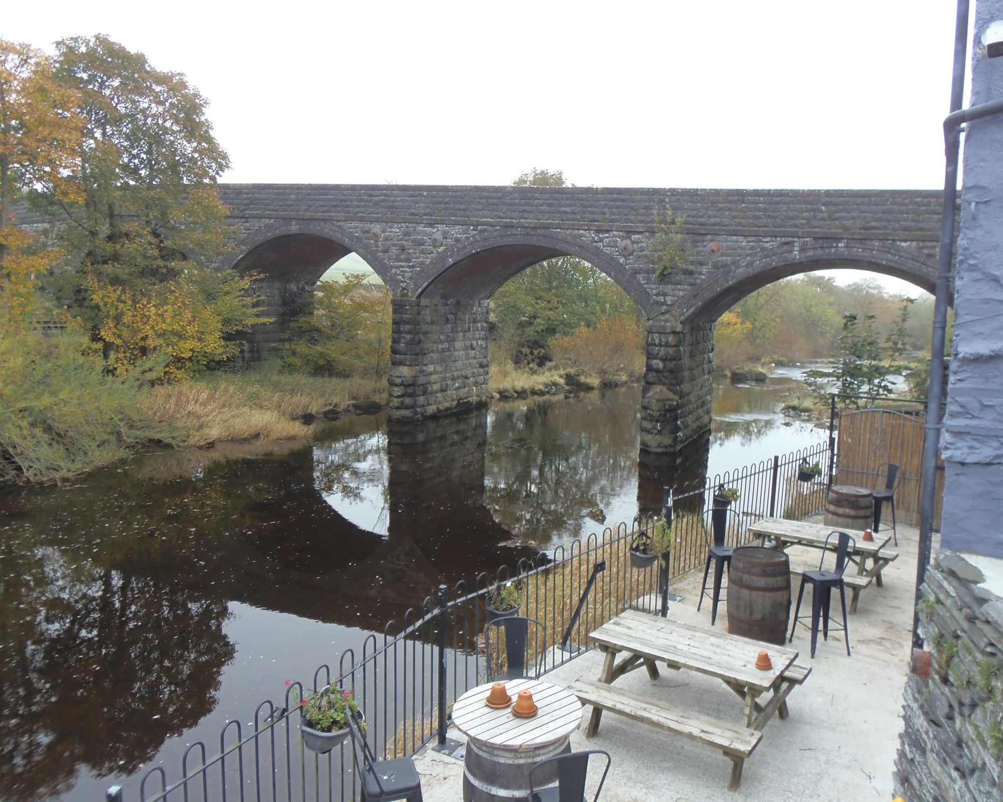 Terrace overlooking river Ribble. (Pub, External). Published on 13-10-2025