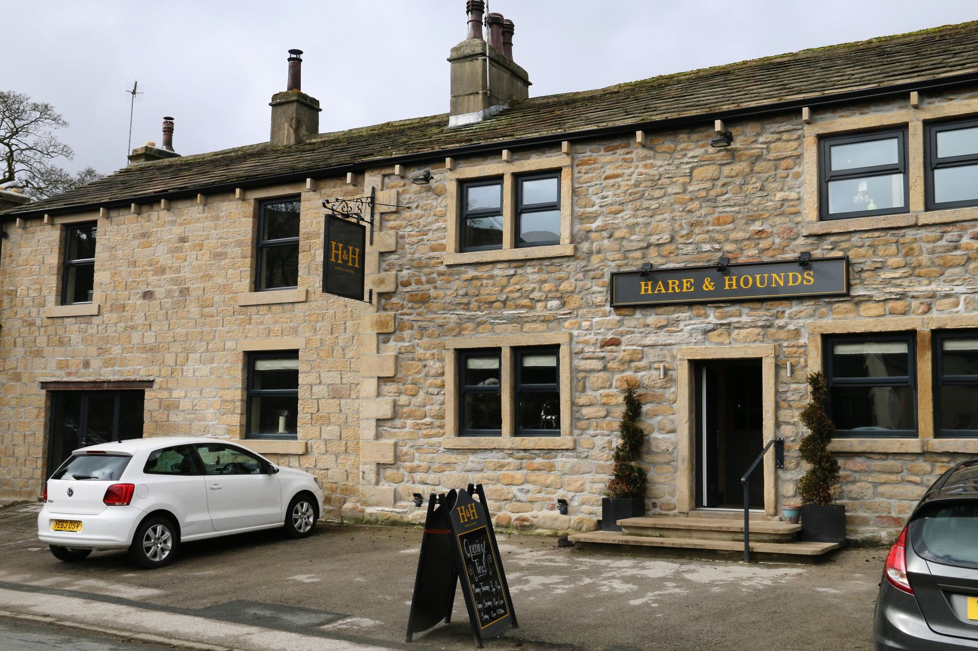 Hare & Hounds, Lothersdale. (Pub, External). Published on 27-03-2018