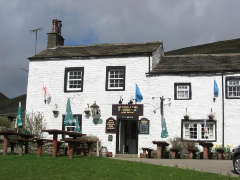 Queens Arms, Litton. (Pub, External). Published on 23-01-2015