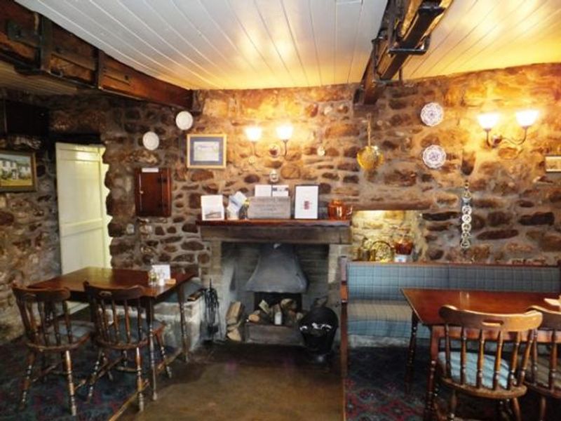Queens Arms, Litton, left-hand room. (Pub, Bar). Published on 23-01-2015