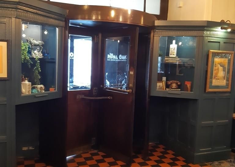 Royal Oak, Settle, Revolving door, October 2025. (Pub, Bar). Published on 06-10-2025