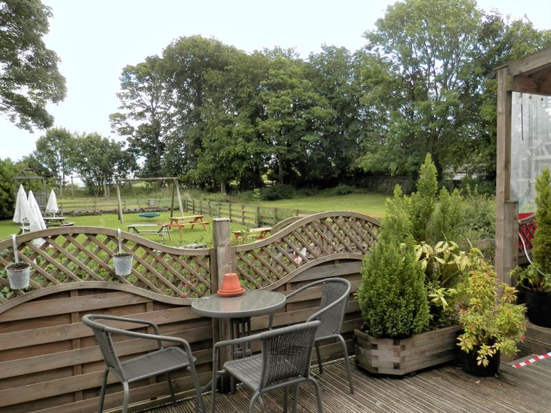 Veranda and back garden. (Pub, Garden). Published on 03-08-2020