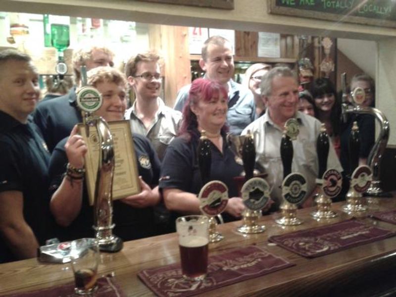 Branch Pub of the Year 2013 - presentation. (Pub, Publican, Branch, Award). Published on 09-08-2013