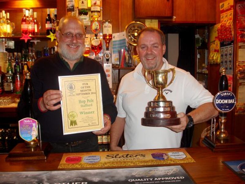 Presentation of branch Pub of the Month award September 2014. (Pub, Publican, Branch, Award). Published on 06-09-2014