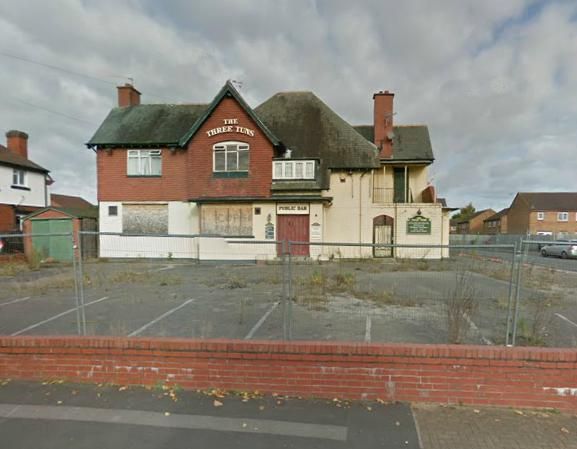 Closed & boarded up. (Pub, External, Key). Published on 14-09-2014