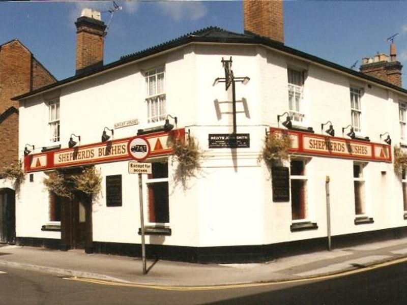 The Bushes as a Bass pub. (Pub, External). Published on 08-08-2014 