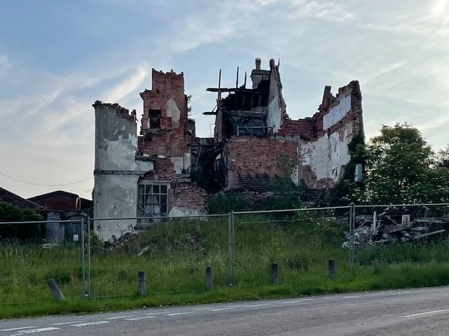 The pub ruins in 2025. (External). Published on 11-06-2025