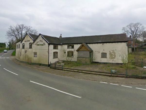 The boarded up pub in 2009. (Pub, External). Published on 13-08-2014