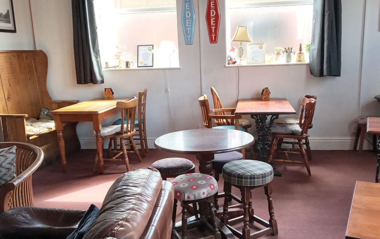 (Pub, Bar). Published on 14-04-2024