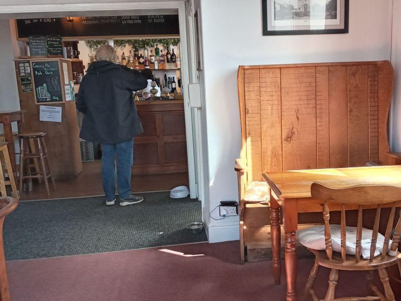(Pub, Bar). Published on 14-04-2024 