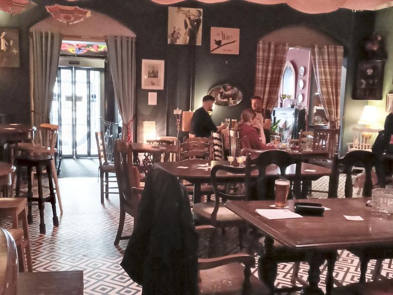 (Pub, Bar). Published on 02-11-2023 